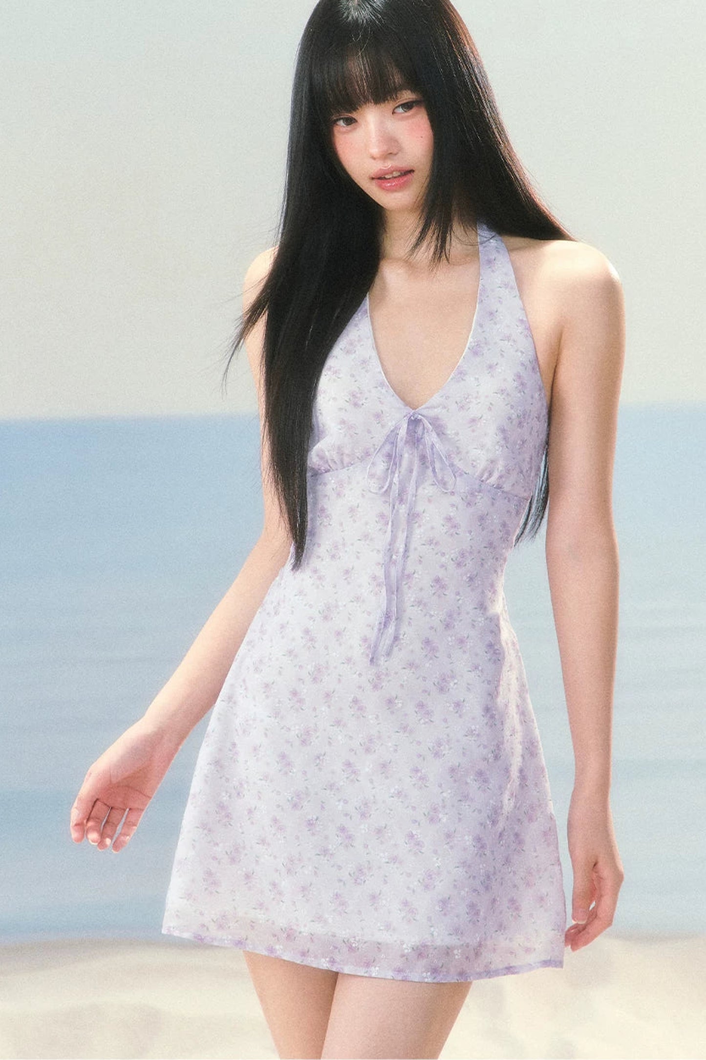 Vestido floral con cuello halter
