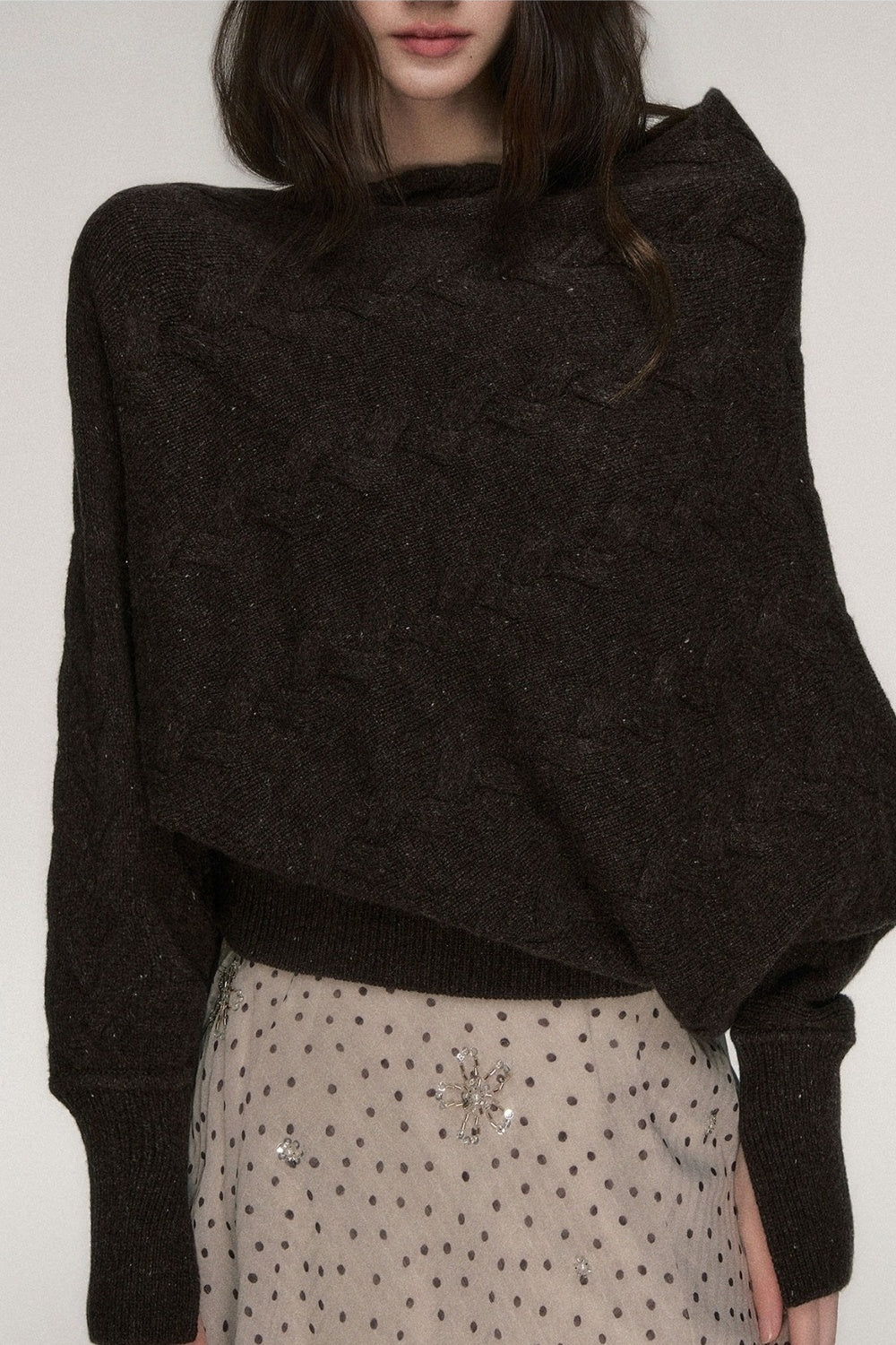 Pullover aus grobem Strick mit schrägem Ausschnitt und freien Schultern