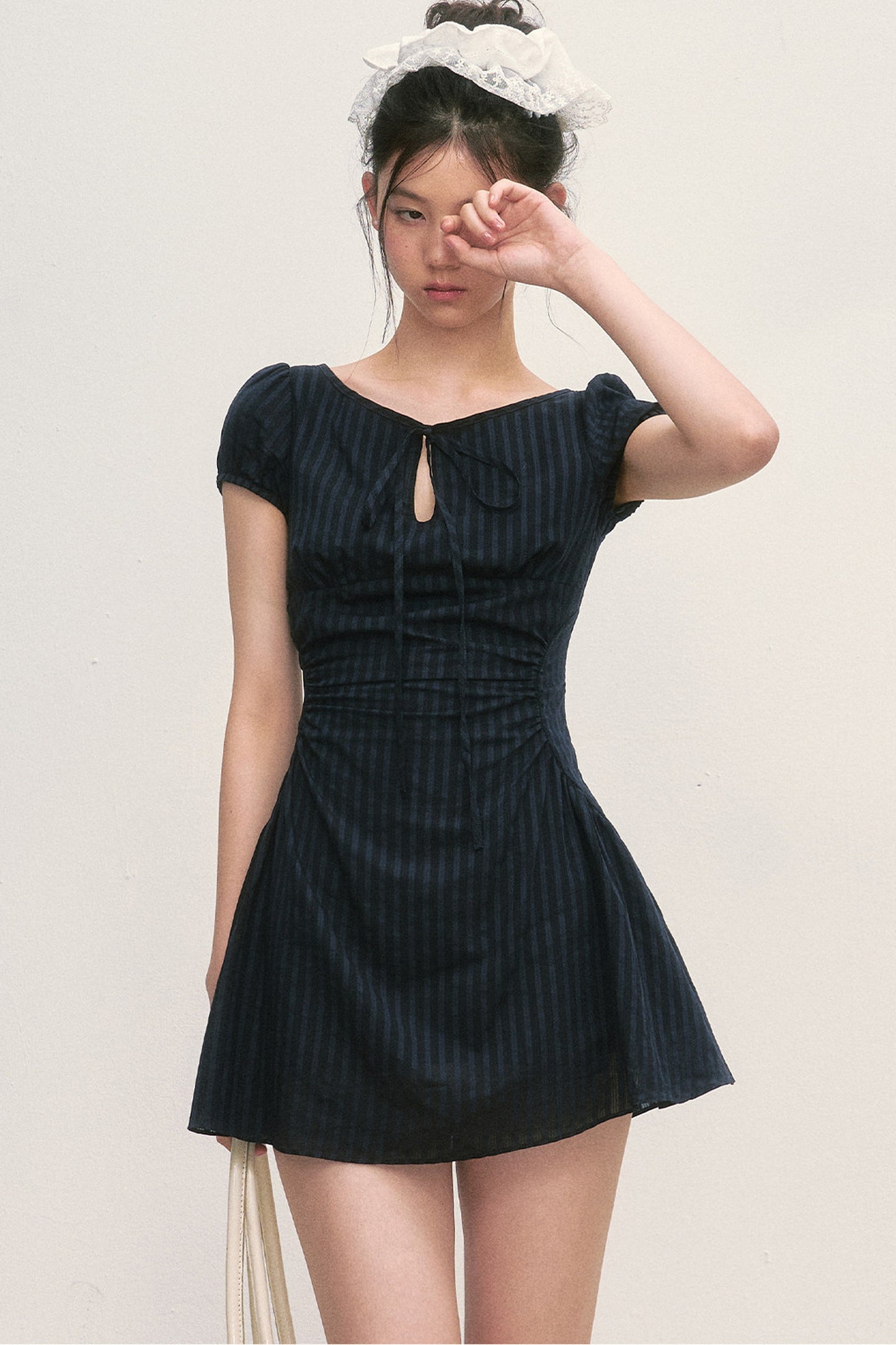 Vestido de línea A a rayas con mangas abullonadas