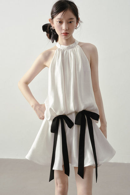 Vestido elegante de cuello halter con lazo