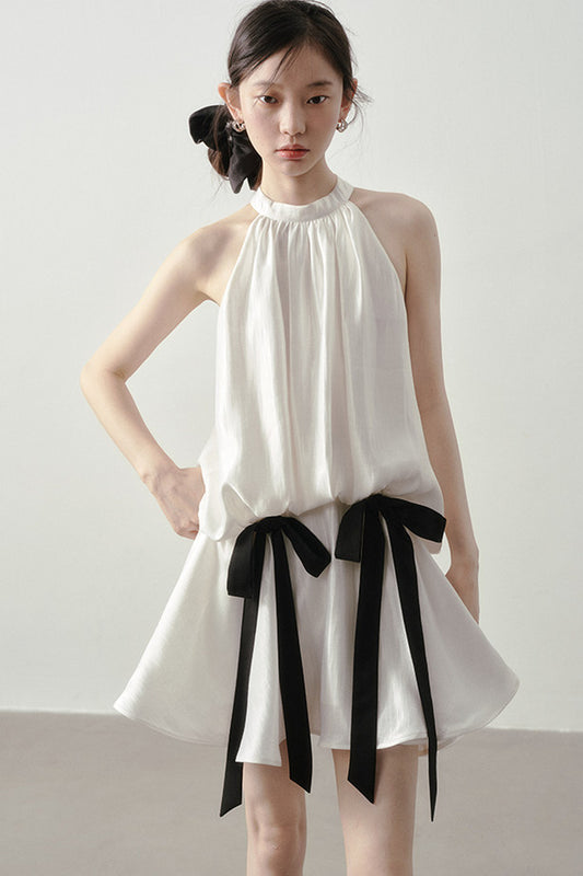 Vestido elegante de cuello halter con lazo
