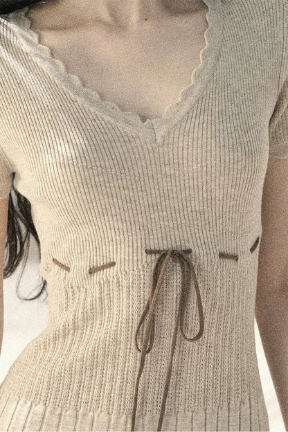 Abito in maglia a maniche corte con pizzo francese
