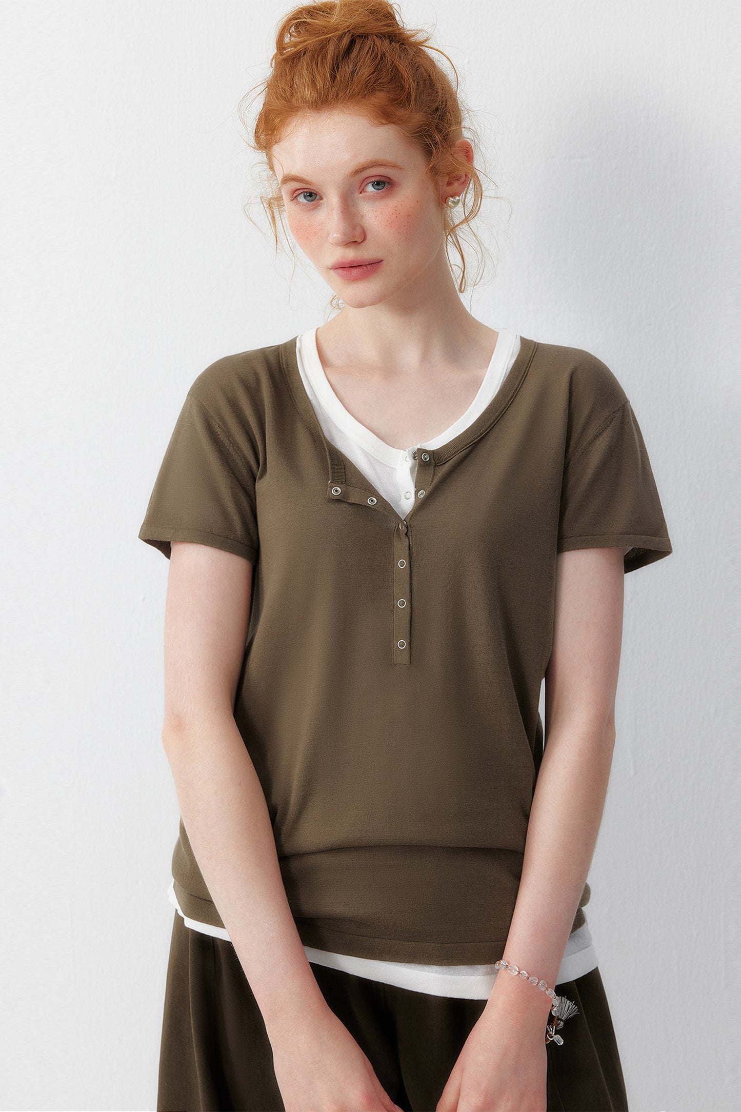 Maglia Henley a maniche corte in fibra di cellulosa rigenerata