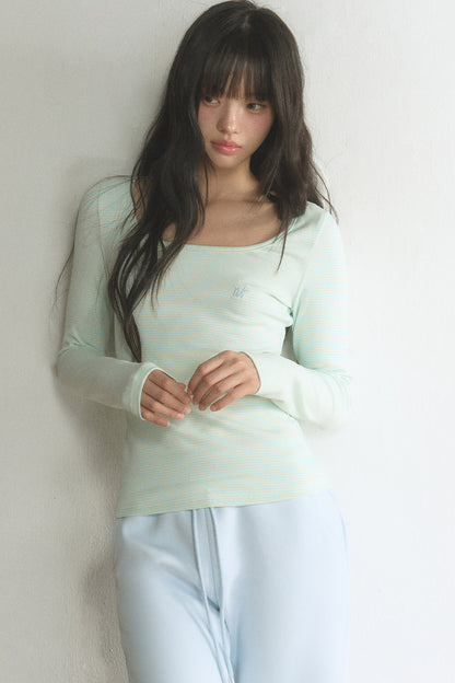 Conjunto de top de manga larga con cuello cuadrado y pantalón de rayas diplomáticas
