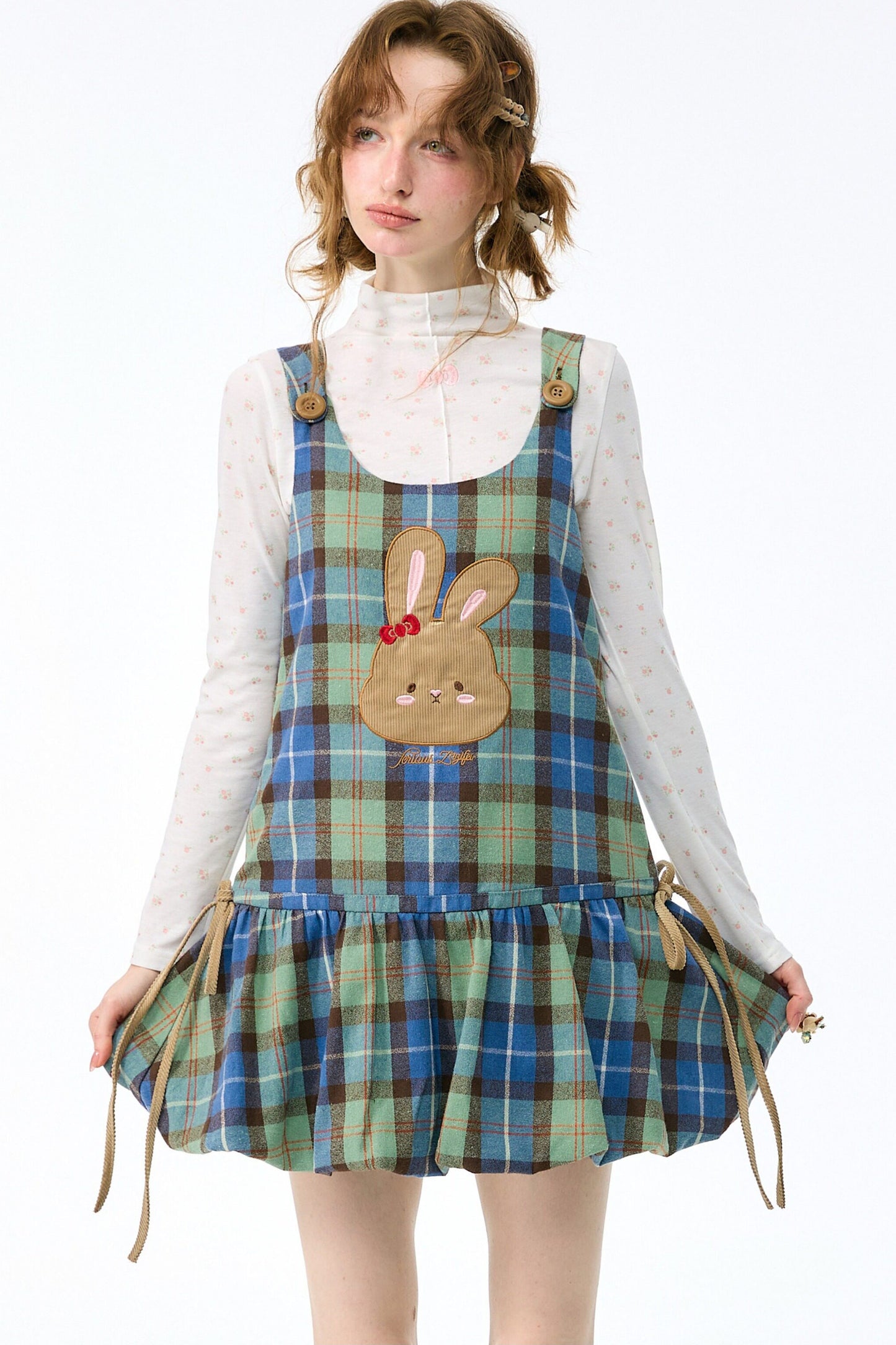 Vestido por capas de cuadros retro con parche de conejo