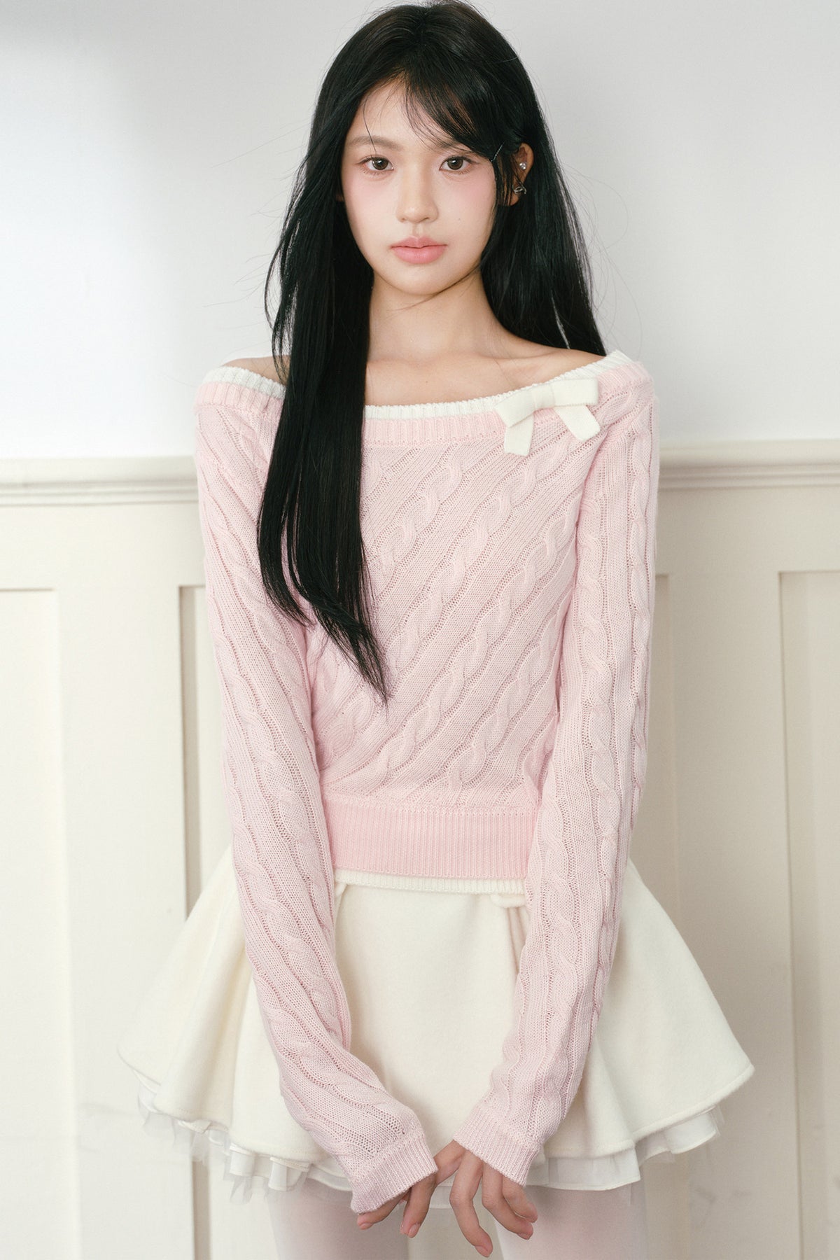 Pull en maille torsadée rose à nœud