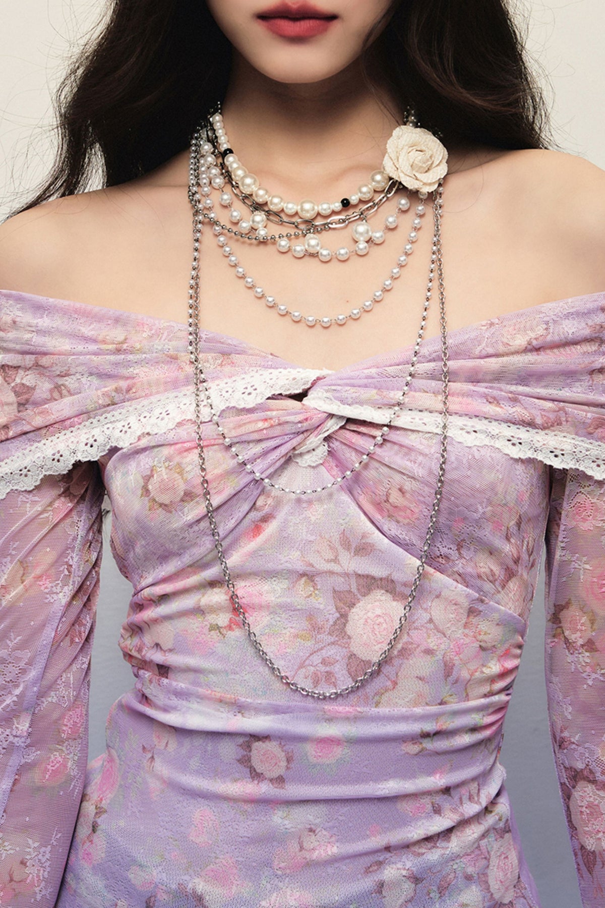 Choker a catena multistrato con fiore e perla rimovibili