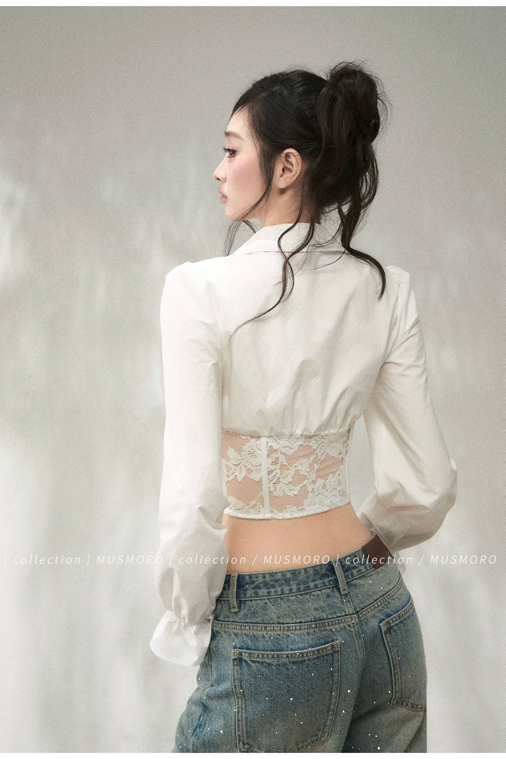 Camisa de manga larga escotada con cordón, encaje, varillas y volantes