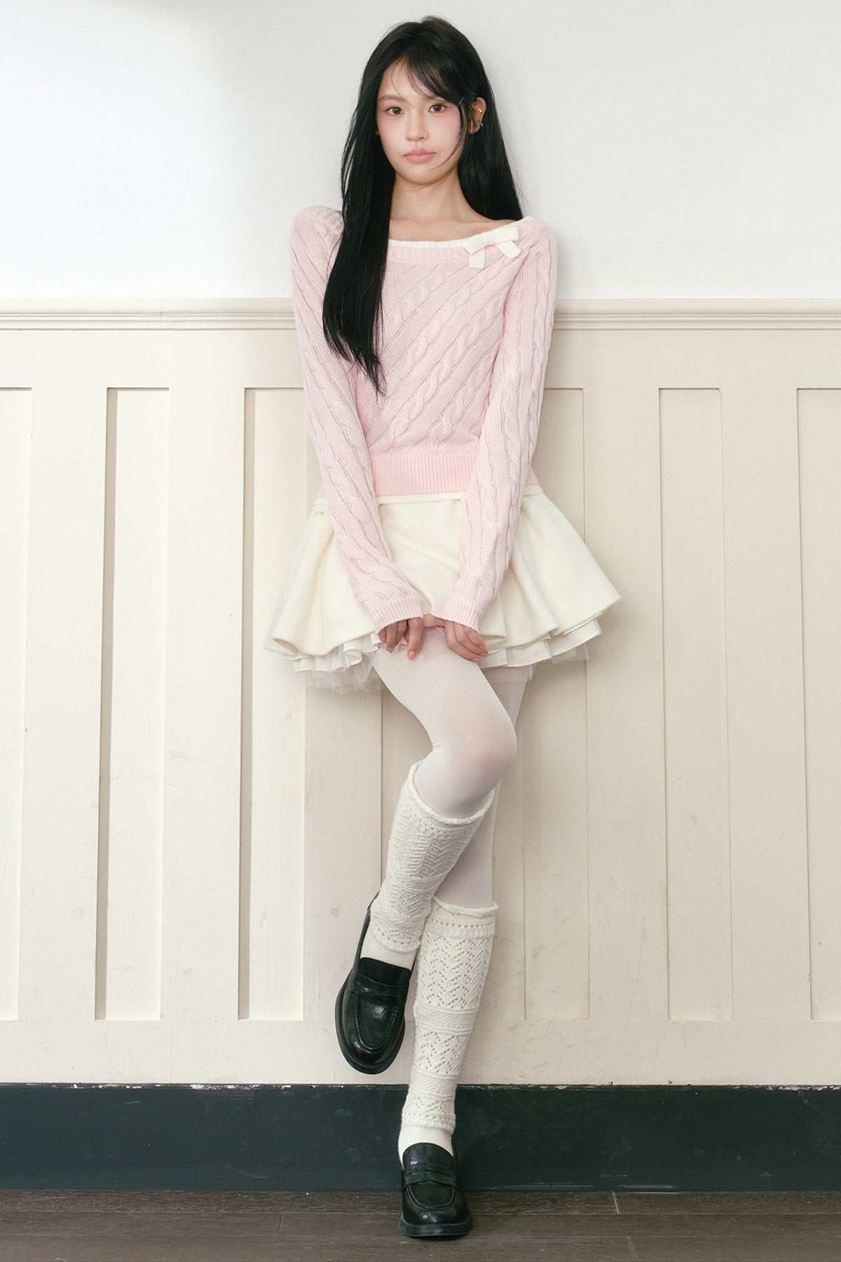 Pull en maille torsadée rose à nœud