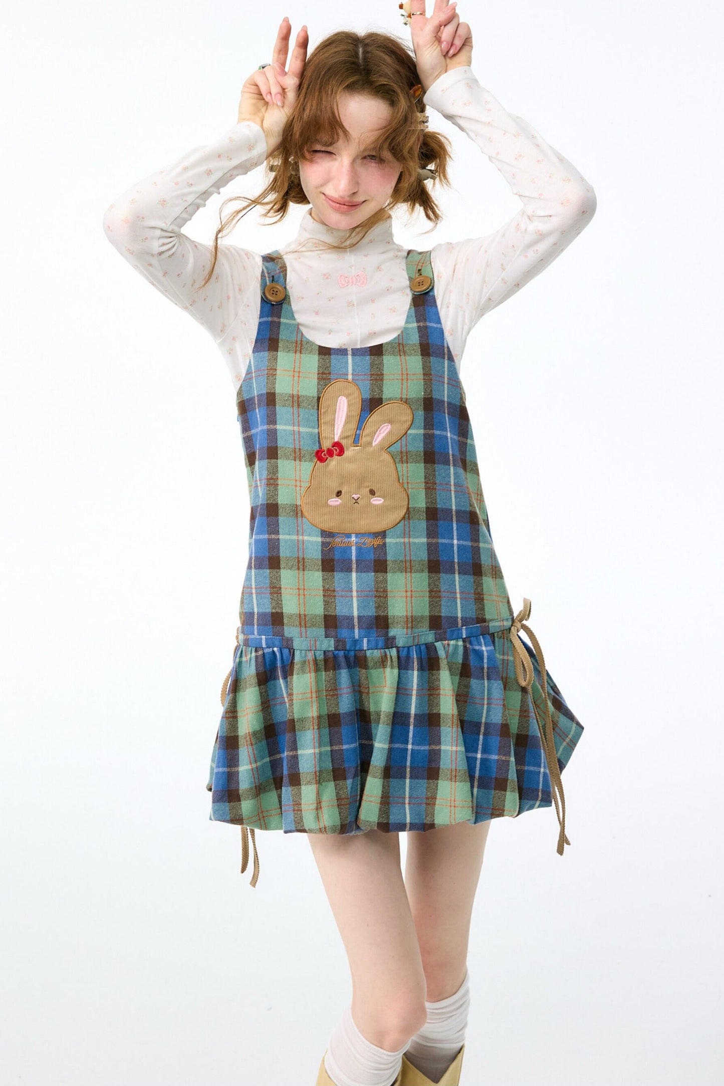Vestido por capas de cuadros retro con parche de conejo