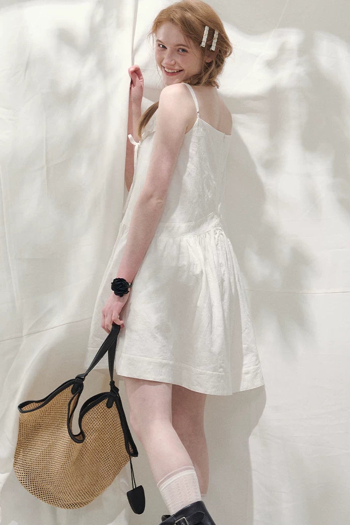 Kleid in Petite-Größe mit Schleife und Spaghettiträgern