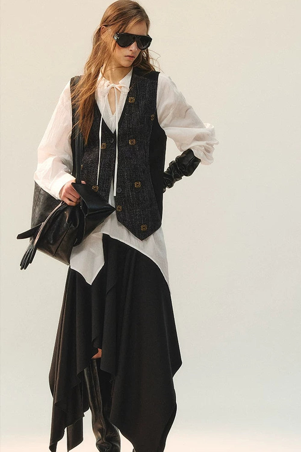 Completo rétro con gilet e gonna con perline