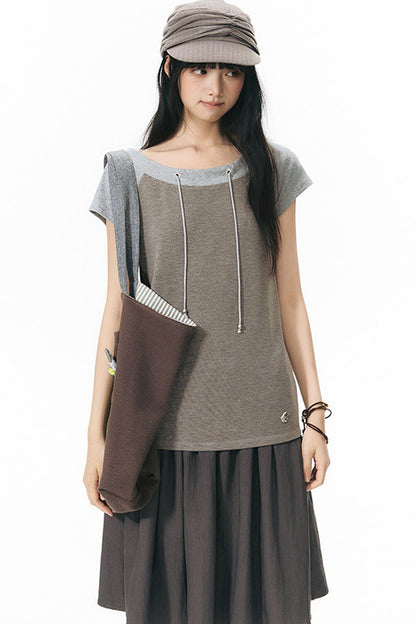 Schulterfreies gestreiftes Raglan-T-Shirt