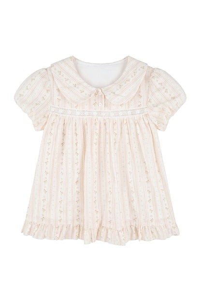 Completo con blusa a fiori con maniche a sbuffo e colletto tondo e pantaloncini