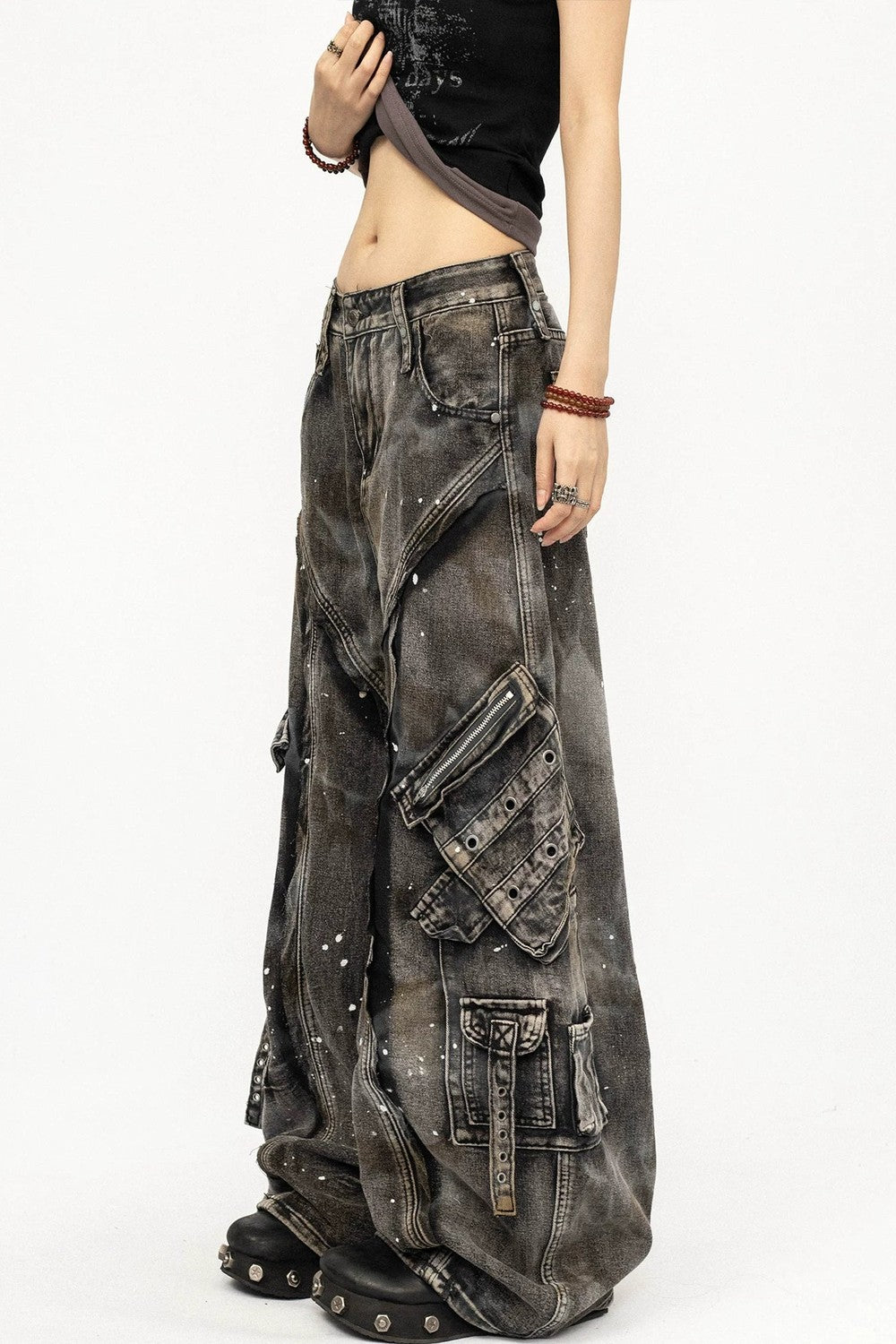 Pantalones vaqueros deconstruidos retro