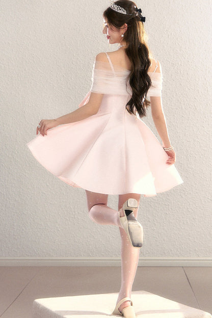 Abito da sera in tulle con spalle scoperte