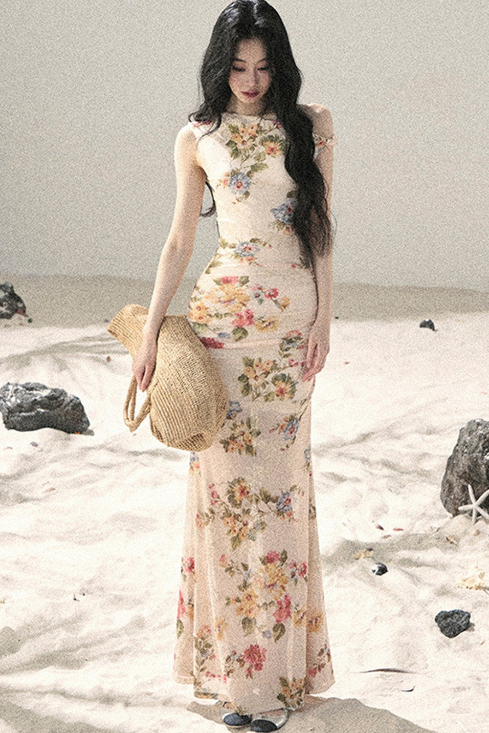Sommerkleid aus Netzstoff mit Blumenmuster und Fischschwanz-Saum