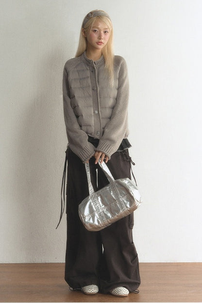 Kurze Daunenjacke mit Strickärmeln