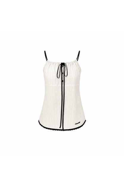 Completo con cardigan sottile a maglia, canotta, pantaloni e gonna