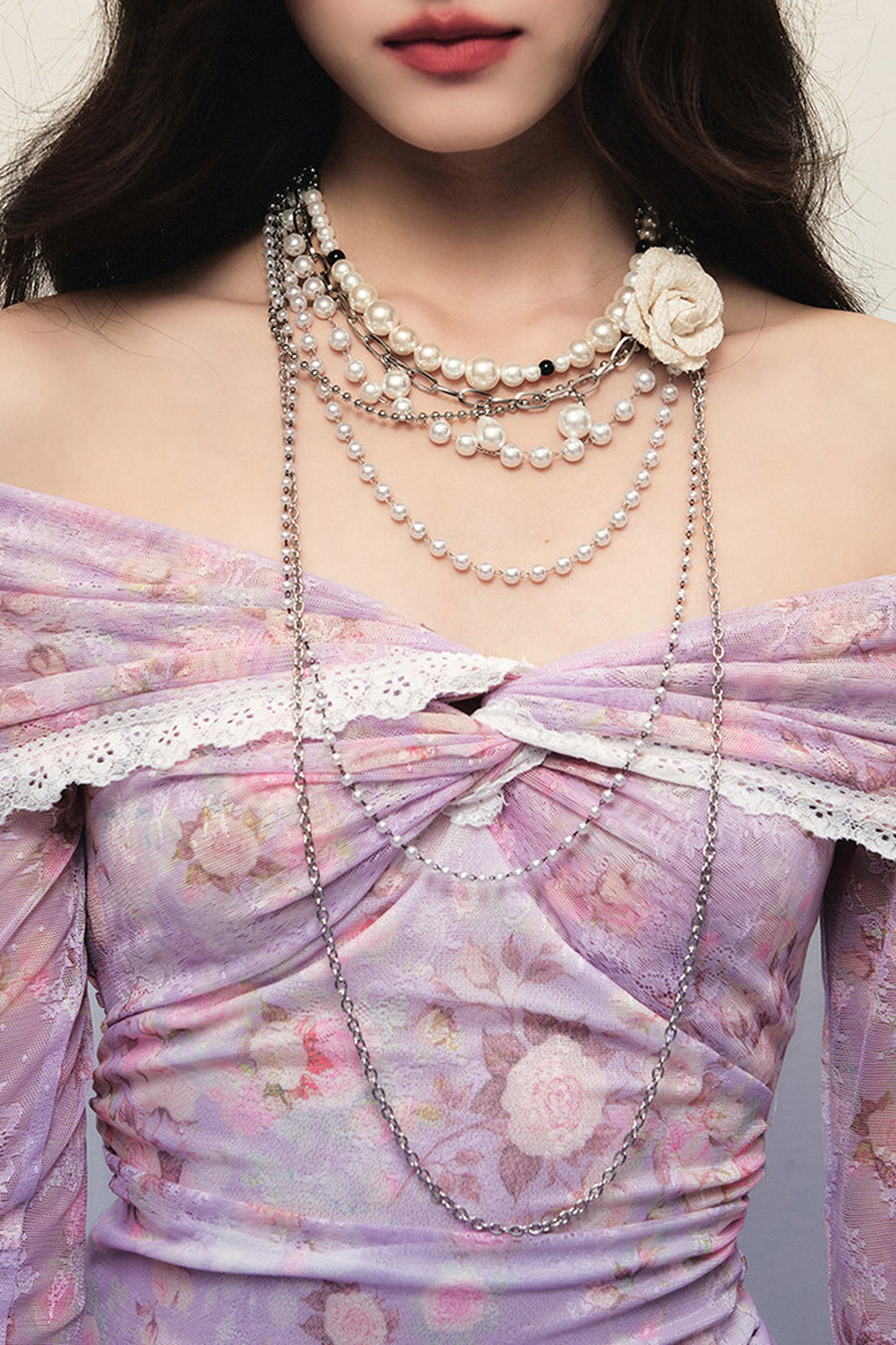 Choker a catena multistrato con fiore e perla rimovibili