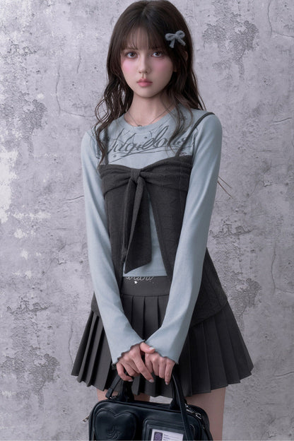 Blusa grigio-azzurra a maniche lunghe con fiocco e effetto a strati