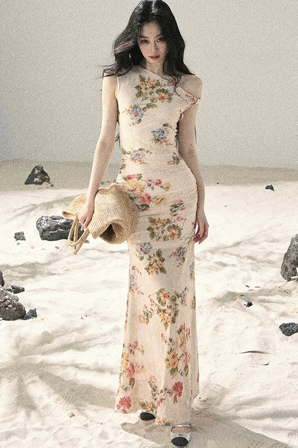 Sommerkleid aus Netzstoff mit Blumenmuster und Fischschwanz-Saum
