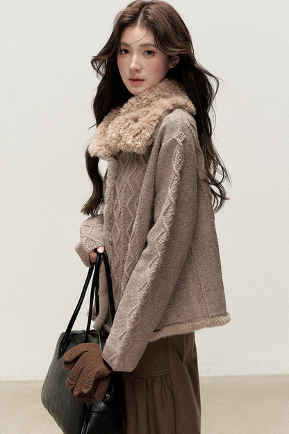 Strickpullover mit Kunstfellkragen in Ahornsirupfarbe