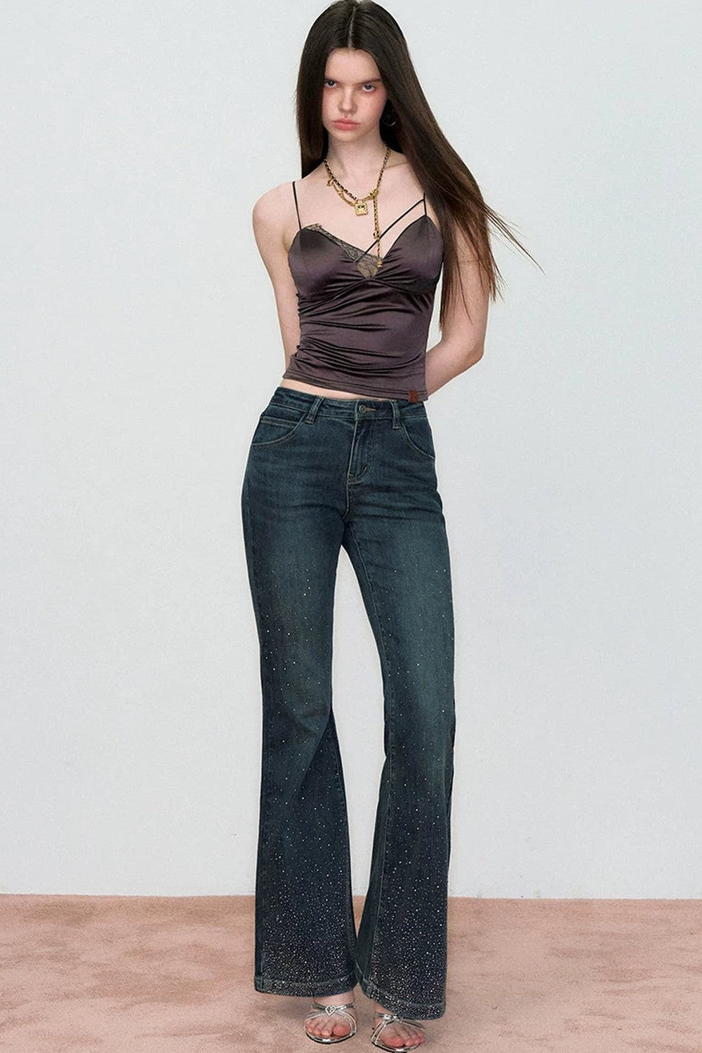 Retro-Jeans mit Strass und ausgestelltem Bein
