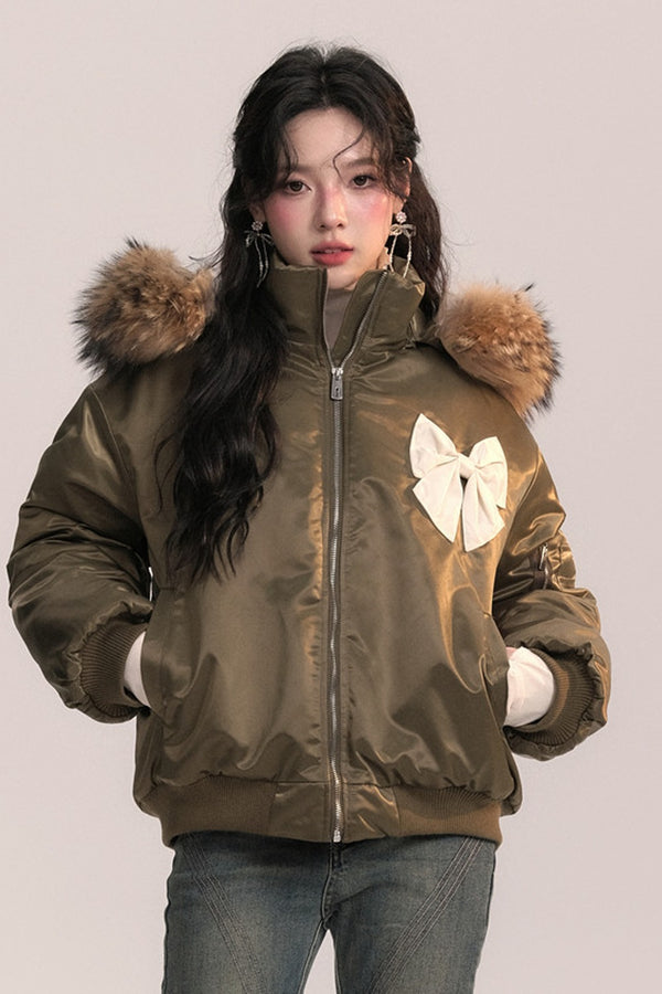 Chaqueta bomber con capucha de pelo y lazo