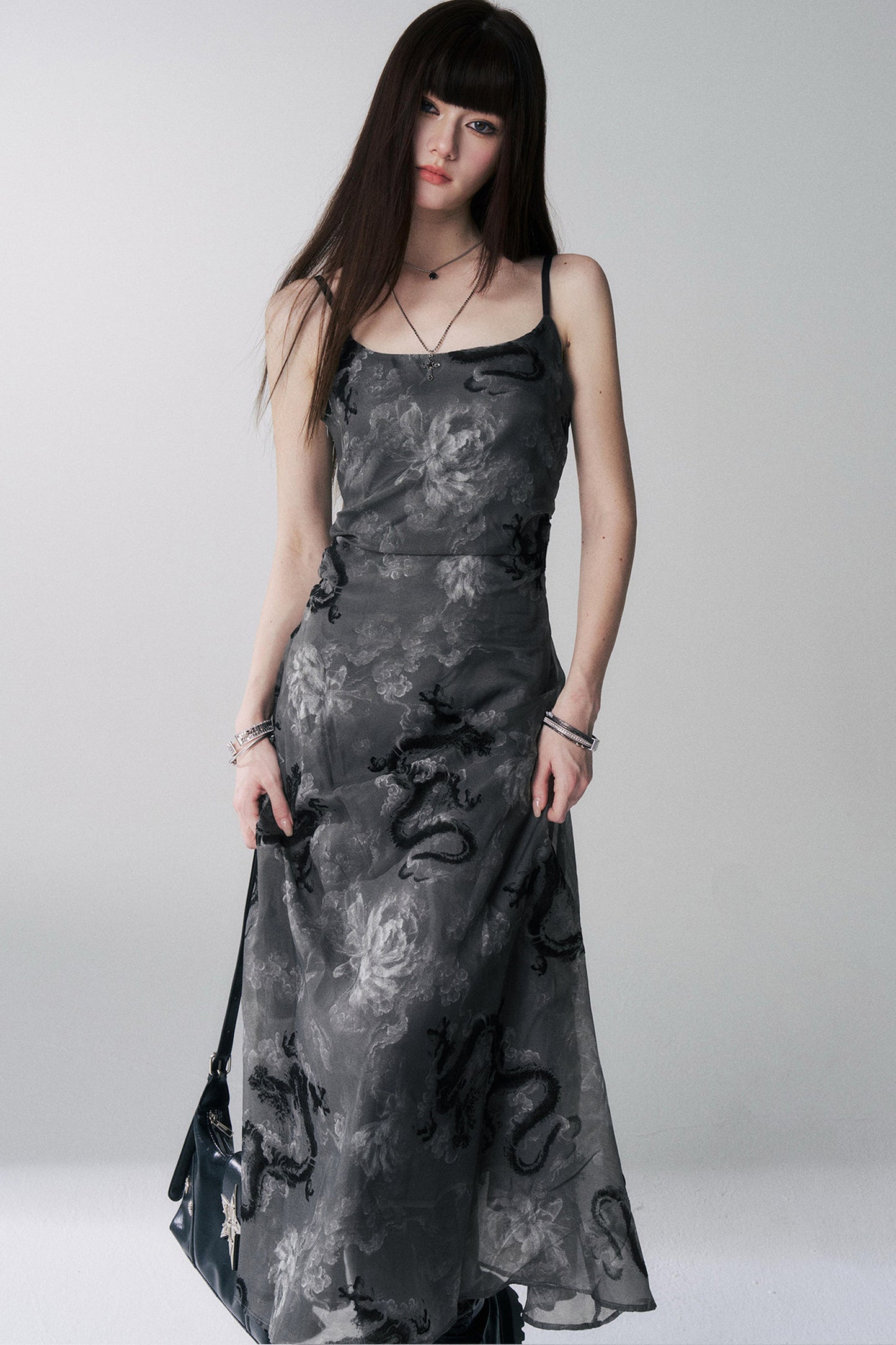 Trägerkleid mit Drachen- und Blumenmuster aus luftigem Feingewebe