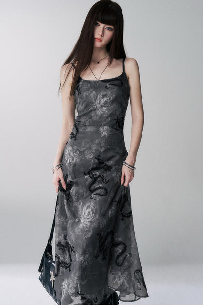 Trägerkleid mit Drachen- und Blumenmuster aus luftigem Feingewebe