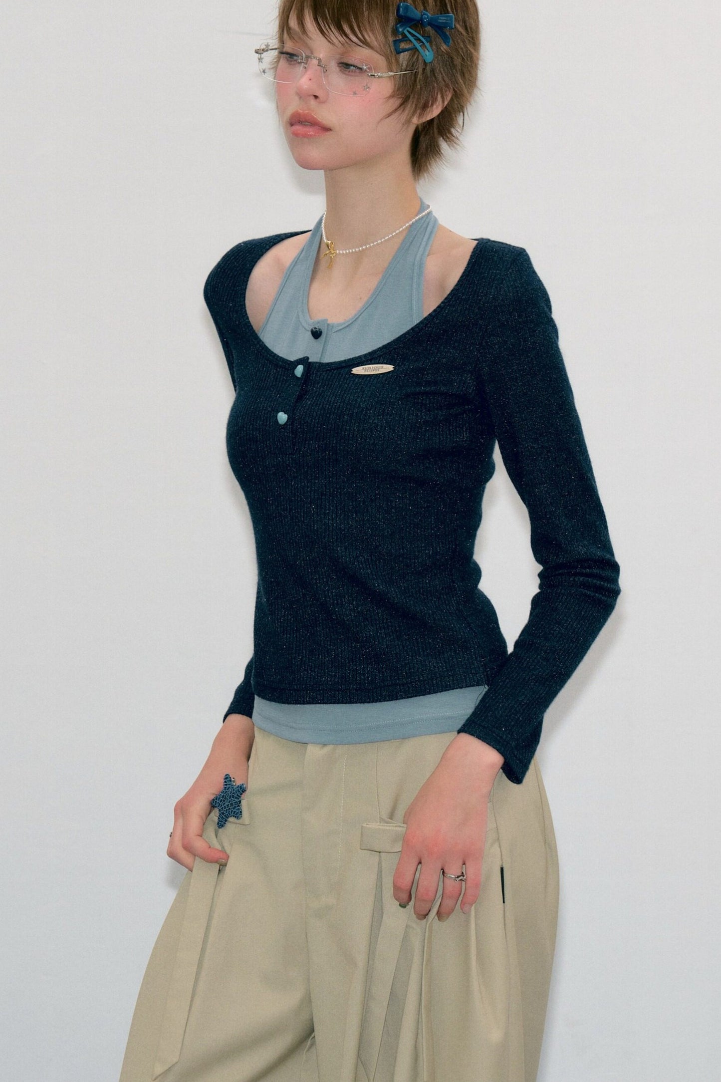 Top in maglia blu a maniche lunghe effetto stratificato