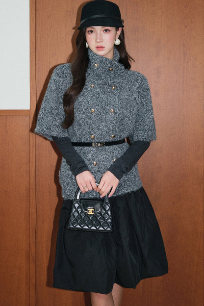 Set aus schwarz-grauem Wollpullover mit zweireihiger Knopfleiste und A-Linien-Rock