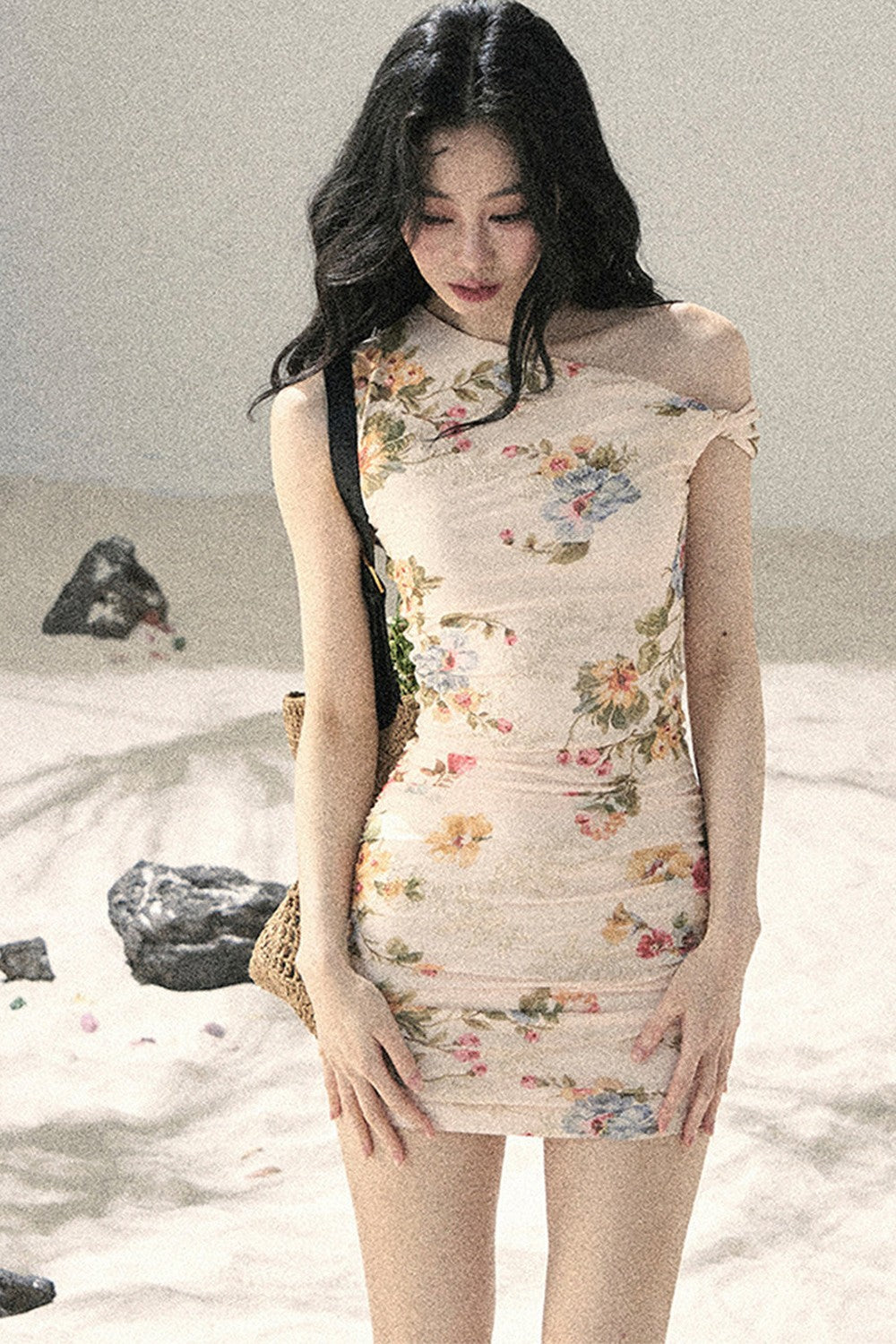 Sommerkleid aus Netzstoff mit Blumenmuster und Fischschwanz-Saum