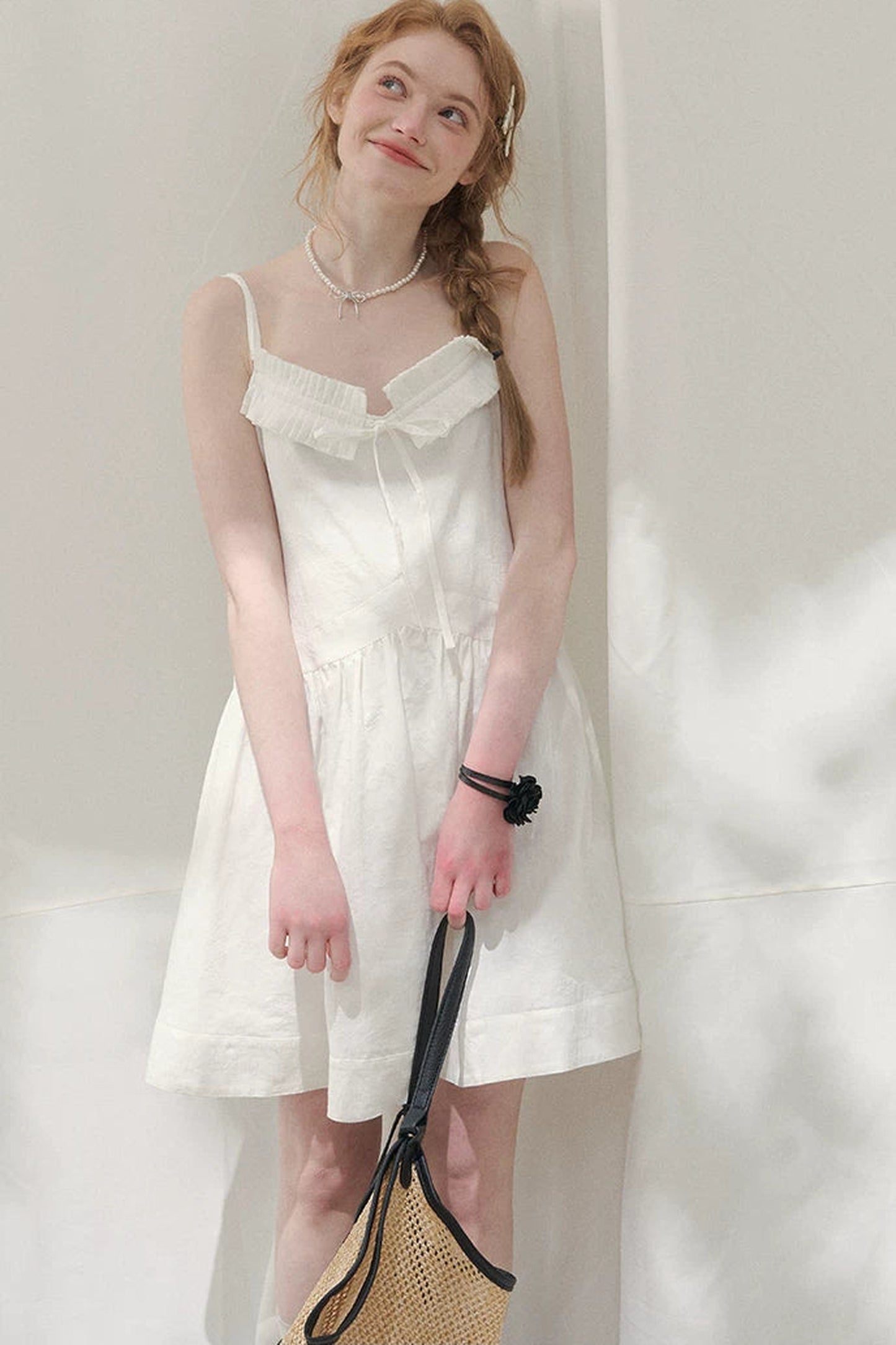 Kleid in Petite-Größe mit Schleife und Spaghettiträgern