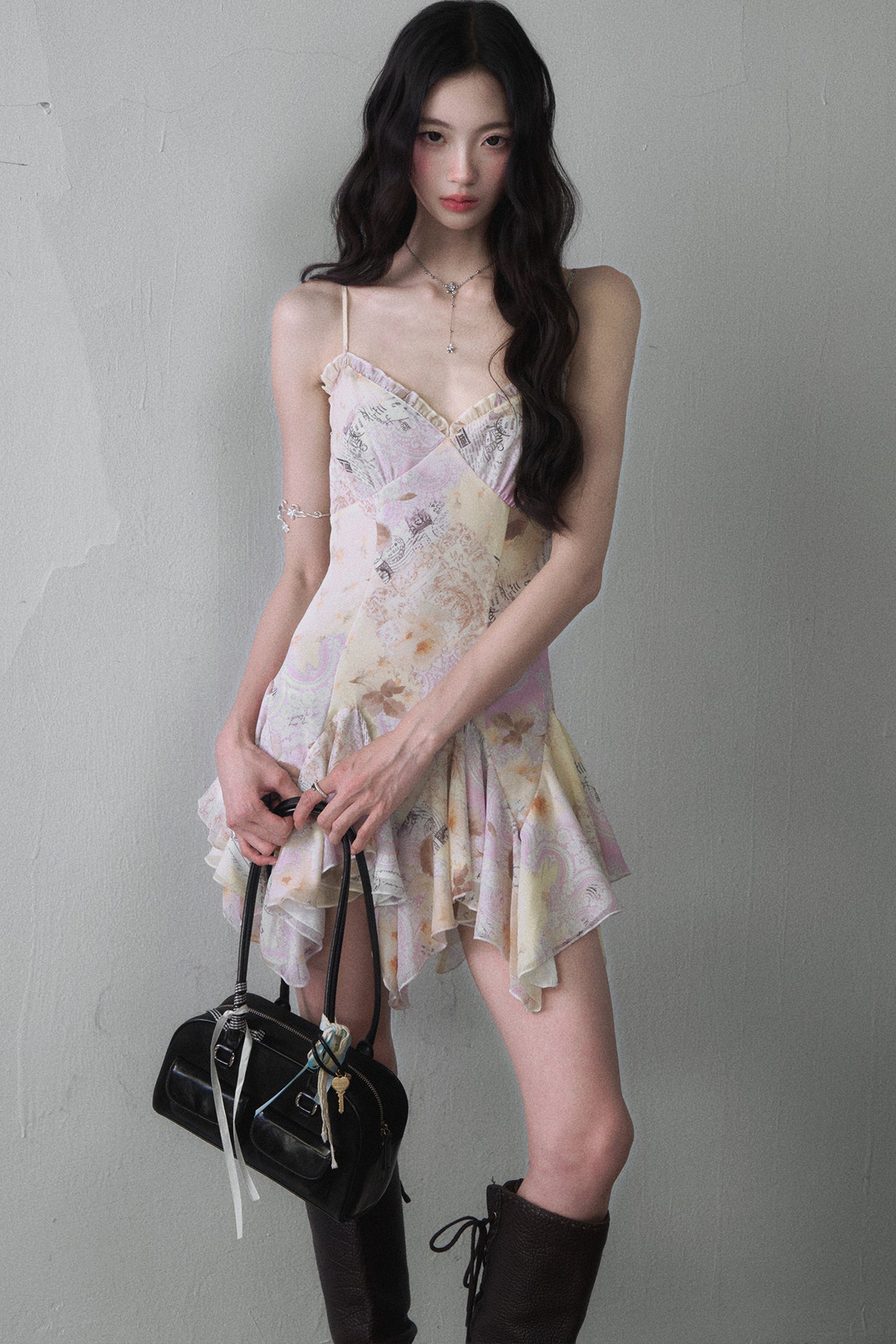 Asymmetrisches Trägerkleid mit Blumenprint