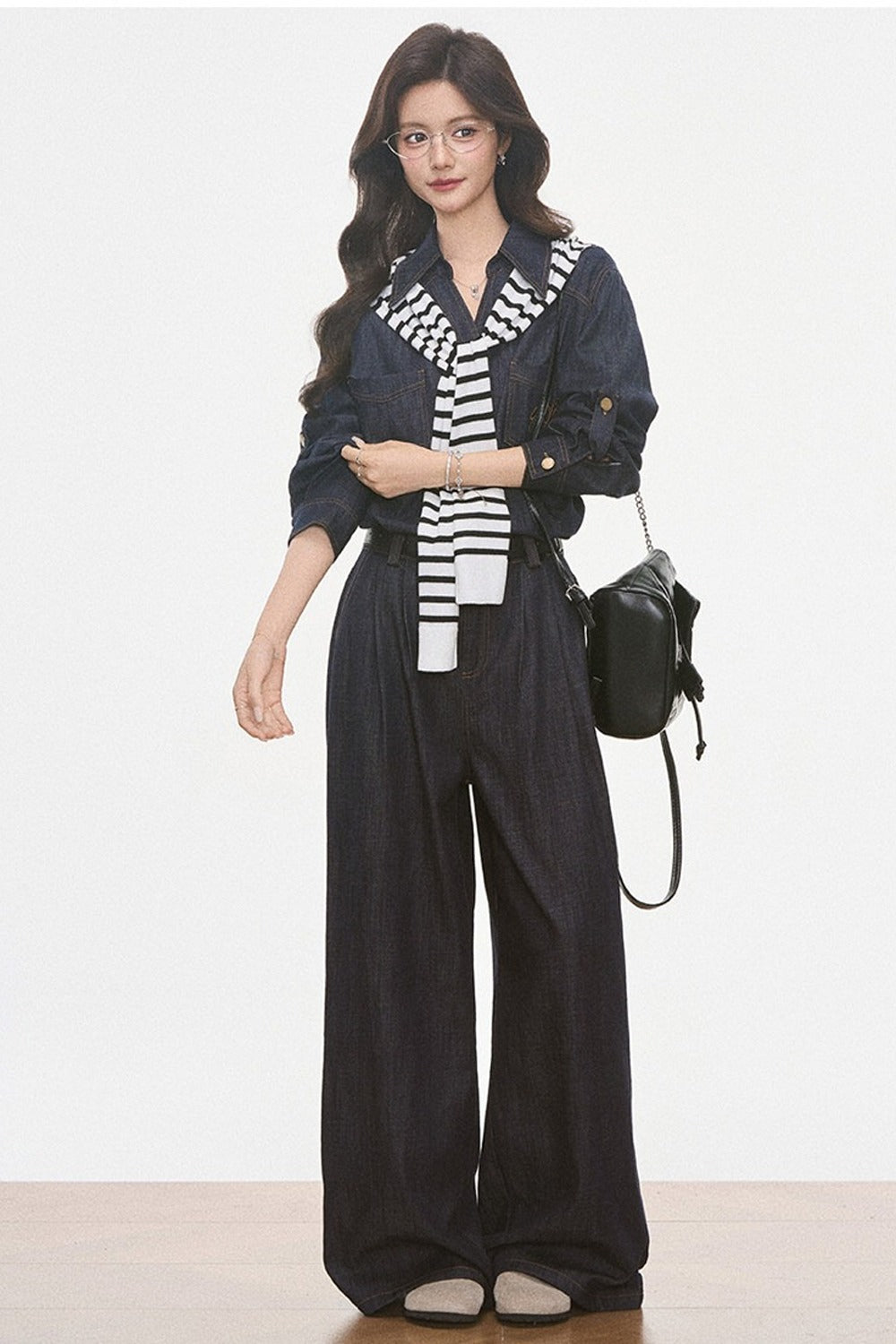 Set aus Jeansoptik-Hemd, weiter Hose und Jacke