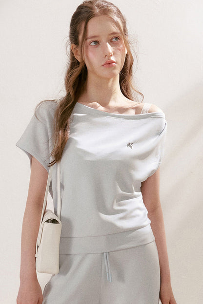 Conjunto de camiseta asimétrica y pantalones de capa de aire