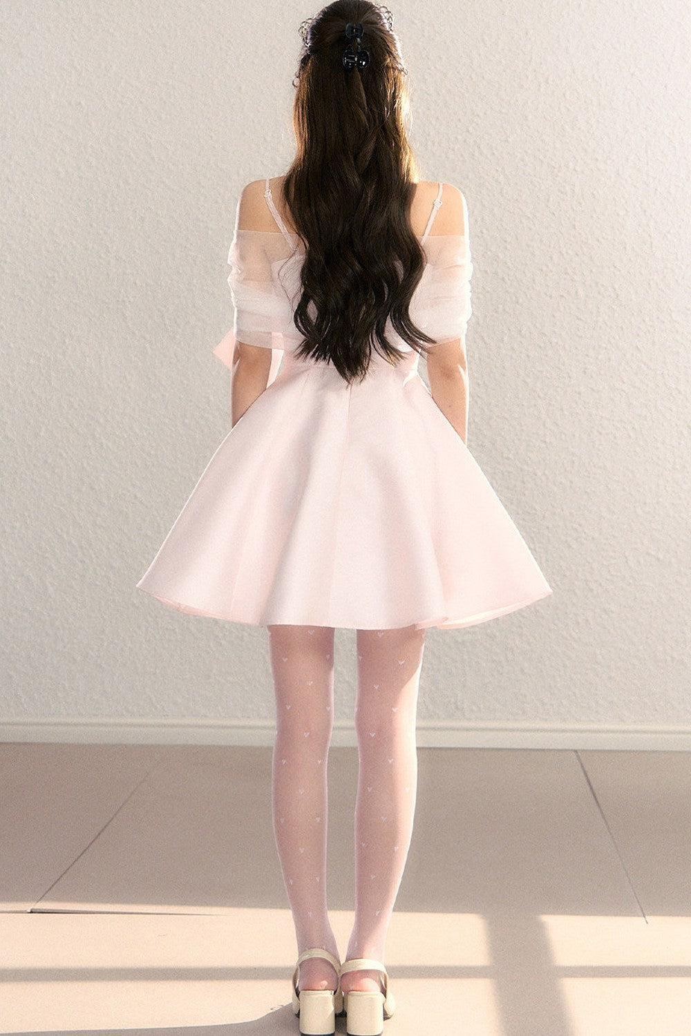 Abito da sera in tulle con spalle scoperte