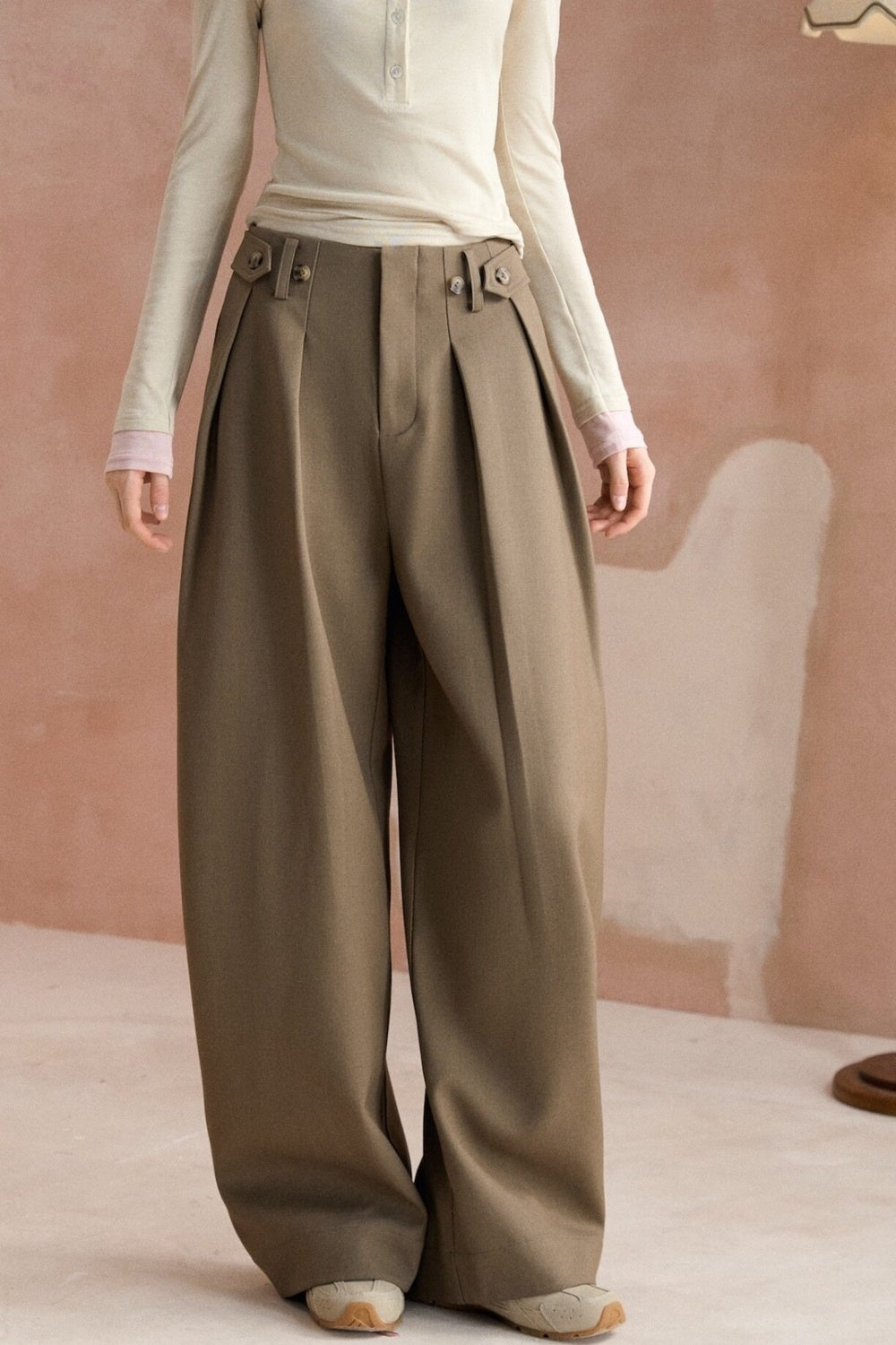 Double Pleated Curved Blade Wide Pants