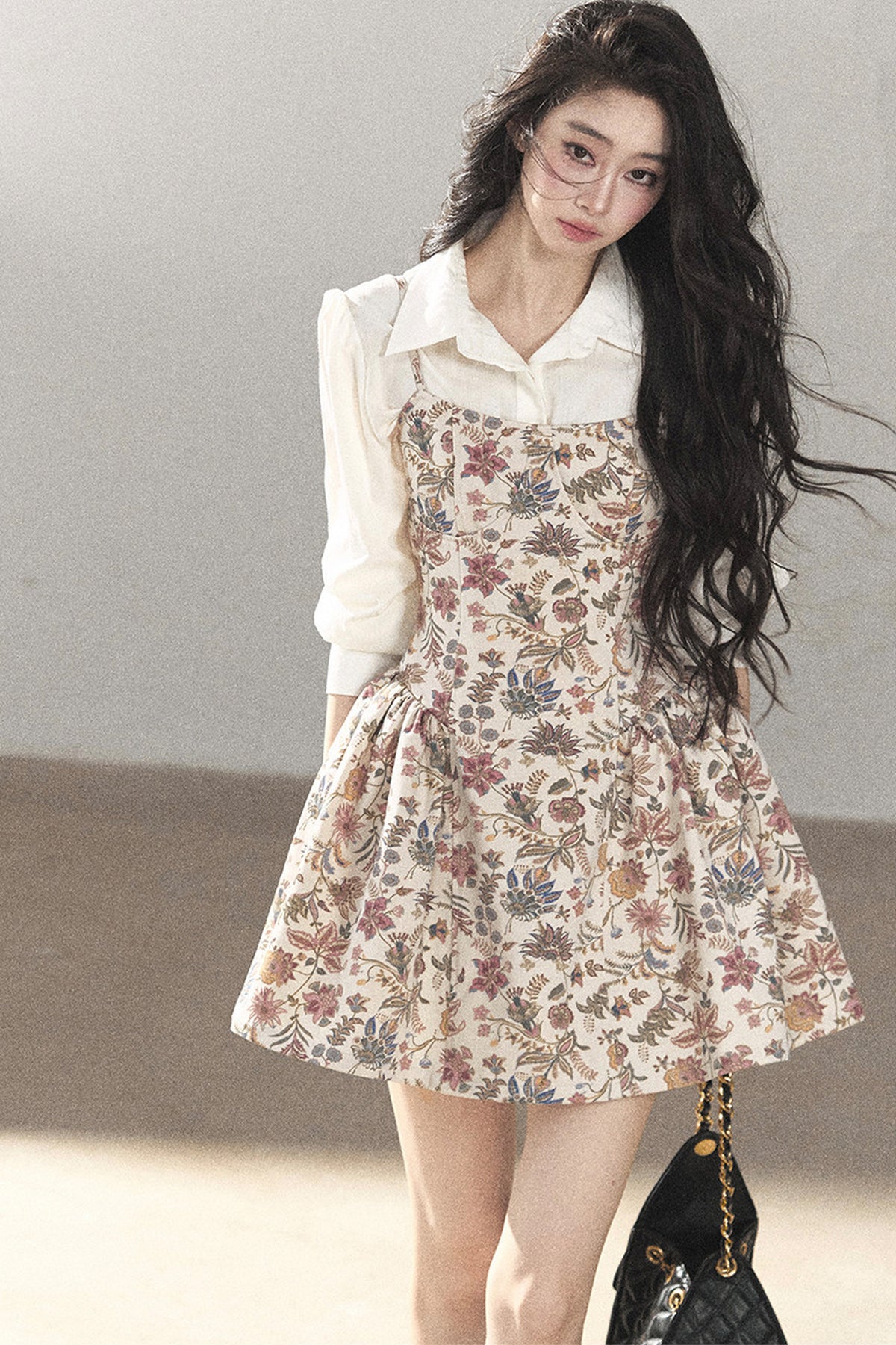 Ensemble robe à bretelles florale et chemise