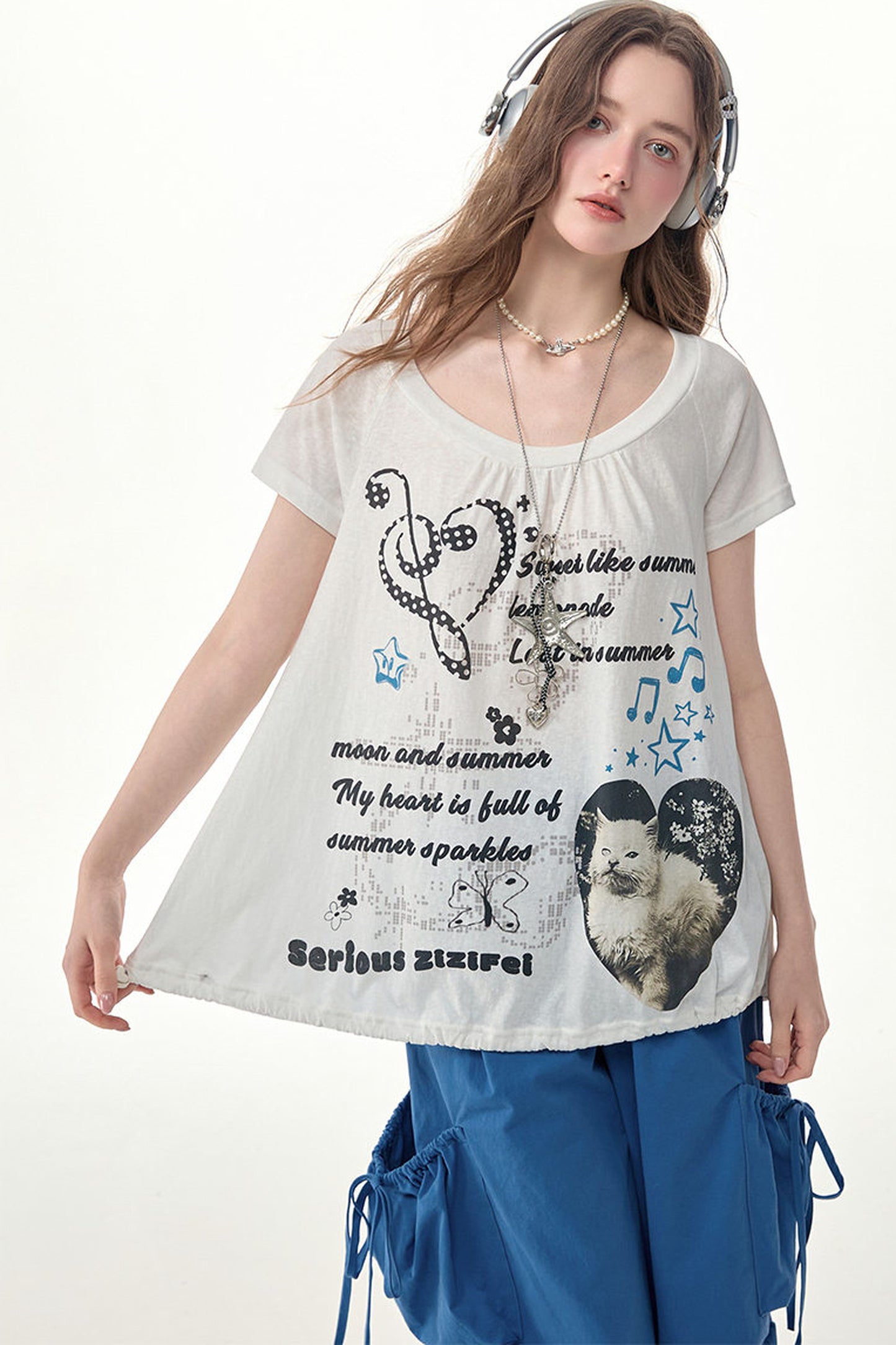 Camiseta de manga corta con cordón ajustable y estampado de gato blanco