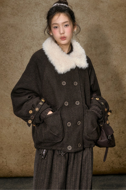 Kurze Daunenjacke mit Color-Blocking und Pelzkragen