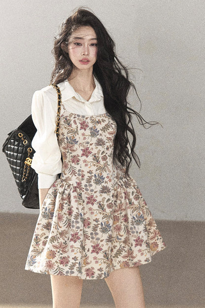 Ensemble robe à bretelles florale et chemise