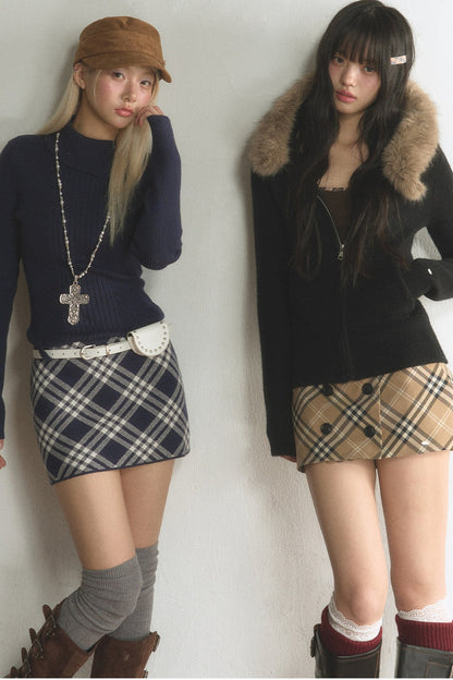 Große Strickjacke mit Pelzkapuze