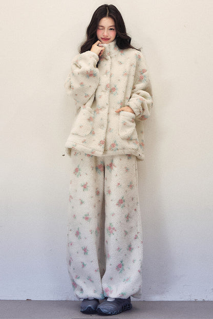 Blumen-Lammwolljacke und weite Hose mit elastischem Bund im Set