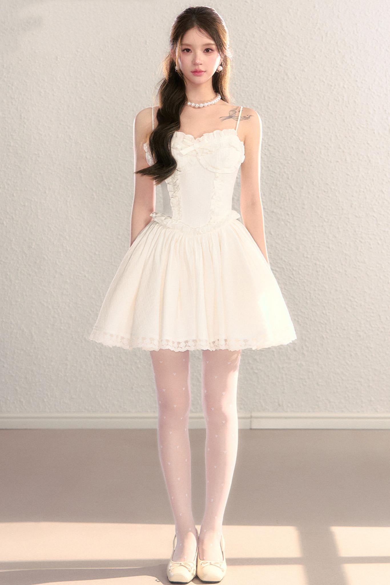 Vestido de princesa con estampado floral y cintura ceñida