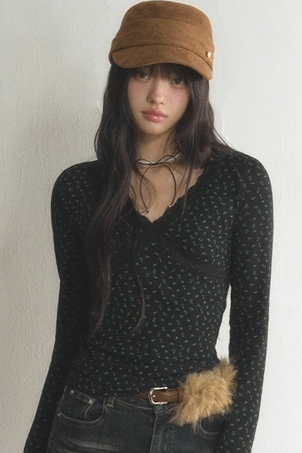 Top interior floral de encaje con cuello en V y mangas largas