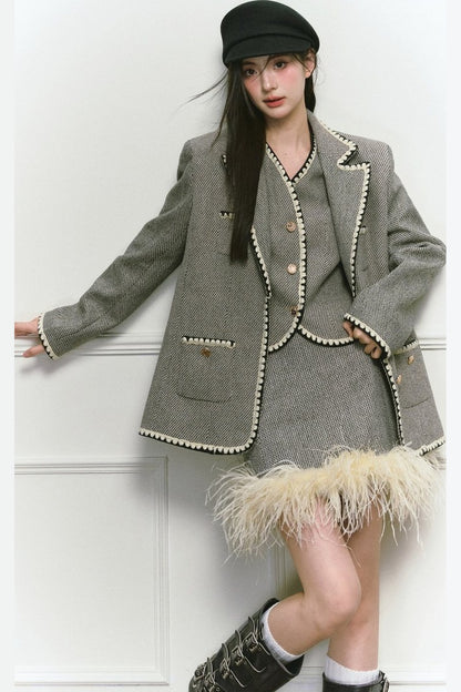 Completo con gilet stile blazer e gonna in lana con ricamo a conchiglia