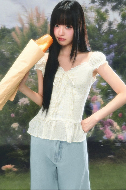 Completo con blusa floreale a scollo quadrato